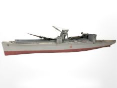 A scale model of a warship, length 173 cm.