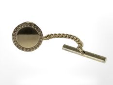 A 9ct yellow gold tie tack CONDITION REPORT: With metal fitting, 0.8g.