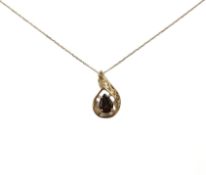 A 9ct yellow gold necklace with garnet pendant, length 45 cm CONDITION REPORT: 1.7g.