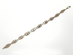 A 9ct yellow gold bracelet, length 19.5 cm.