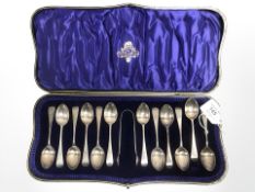 A set of twelve silver teaspoons with matching sugar tongs, London, 1913.