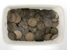 A quantity of Edward VII copper pennies.