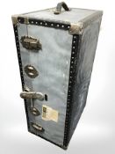 A mid-20th century metal storage trunk, 51 cm x 91 cm x 35 cm.