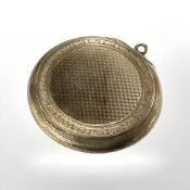 A 9ct yellow gold powder compact. CONDITION REPORT: 14.9g gross.