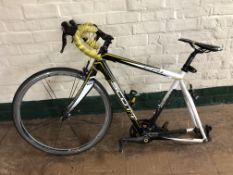 A Scott CR 1 racing bike CONDITION REPORT: only one wheel!