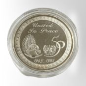 A Kuwait 1995 2 Dinars 0.925 silver coin, 28.