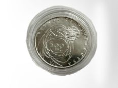 A Portuguese 500 Escudos proof issue 2001 0.925 silver coin, 14g.