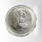 A Philippines 1976 25 Piso 0.500 silver coin, 24.7g.