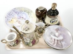 A group of contemporary ceramics including porcelain Leonardo Collection plates,