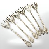 Six continental silver forks. CONDITION REPORT: 64.6g.