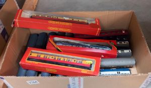 A quantity of boxed & loose '00' gauge coaches including Hornby