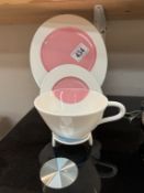 A Villeroy & Boch trio cup, saucer & plate