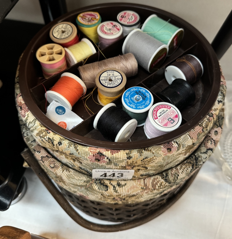 A vintage sewing box & contents - Image 2 of 3