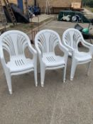 6 White garden chairs