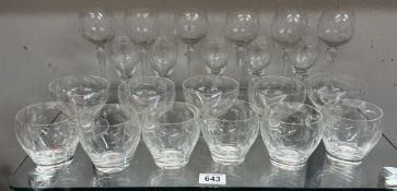 A quantity of vintage etched glasses (All matching)