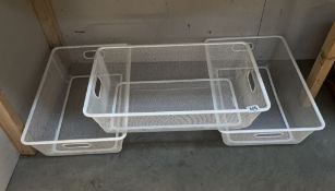 3 Mesh storage containers