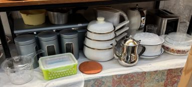 A good lot of kitchenalia including enamel, Pyrex & storage jars etc.