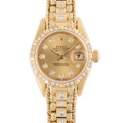 A LADY'S FINE & RARE 18K SOLID GOLD & DIAMOND ROLEX OYSTER PERPETUAL DATEJUST BRACELET WATCH CIRCA