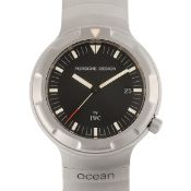 A GENTLEMAN'S SIZE TITANIUM IWC PORSCHE DESIGN OCEAN 2000 AUTOMATIC BRACELET WATCH CIRCA 1980s, REF.