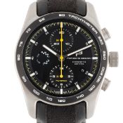 A GENTLEMAN'S SIZE TITANIUM PORSCHE DESIGN GT4 RS AUTOMATIC FLYBACK CHRONOGRAPH WRIST WATCH DATED