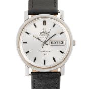 A GENTLEMAN'S SIZE STAINLESS STEEL OMEGA CONSTELLATION AUTOMATIC CHRONOMETER DAY DATE WRIST WATCH