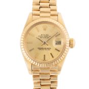 A LADY'S 18K SOLID GOLD ROLEX OYSTER PERPETUAL DATEJUST BRACELET WATCH CIRCA 1977, REF. 6917/8