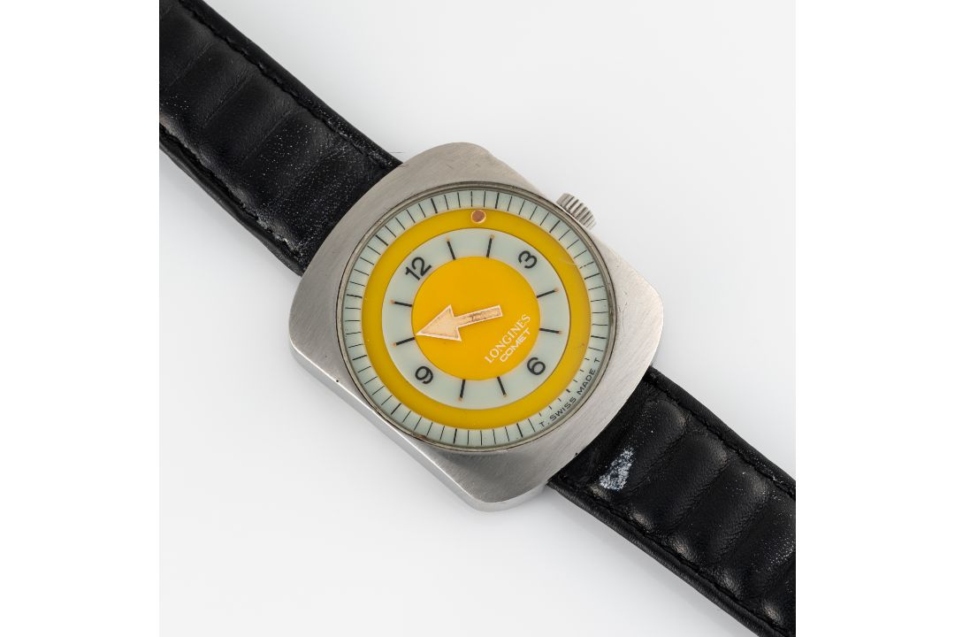 A GENTLEMAN'S SIZE STAINLESS STEEL LONGINES COMET YELLOW WRIST WATCH CIRCA 1970, REF. 8475 Movement: - Image 4 of 8