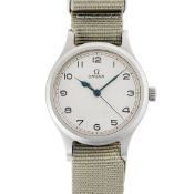 A GENTLEMAN'S STAINLESS STEEL BRITISH MILITARY AIR MINISTRY OMEGA RAF PILOTS WRIST WATCH DATED 1956,