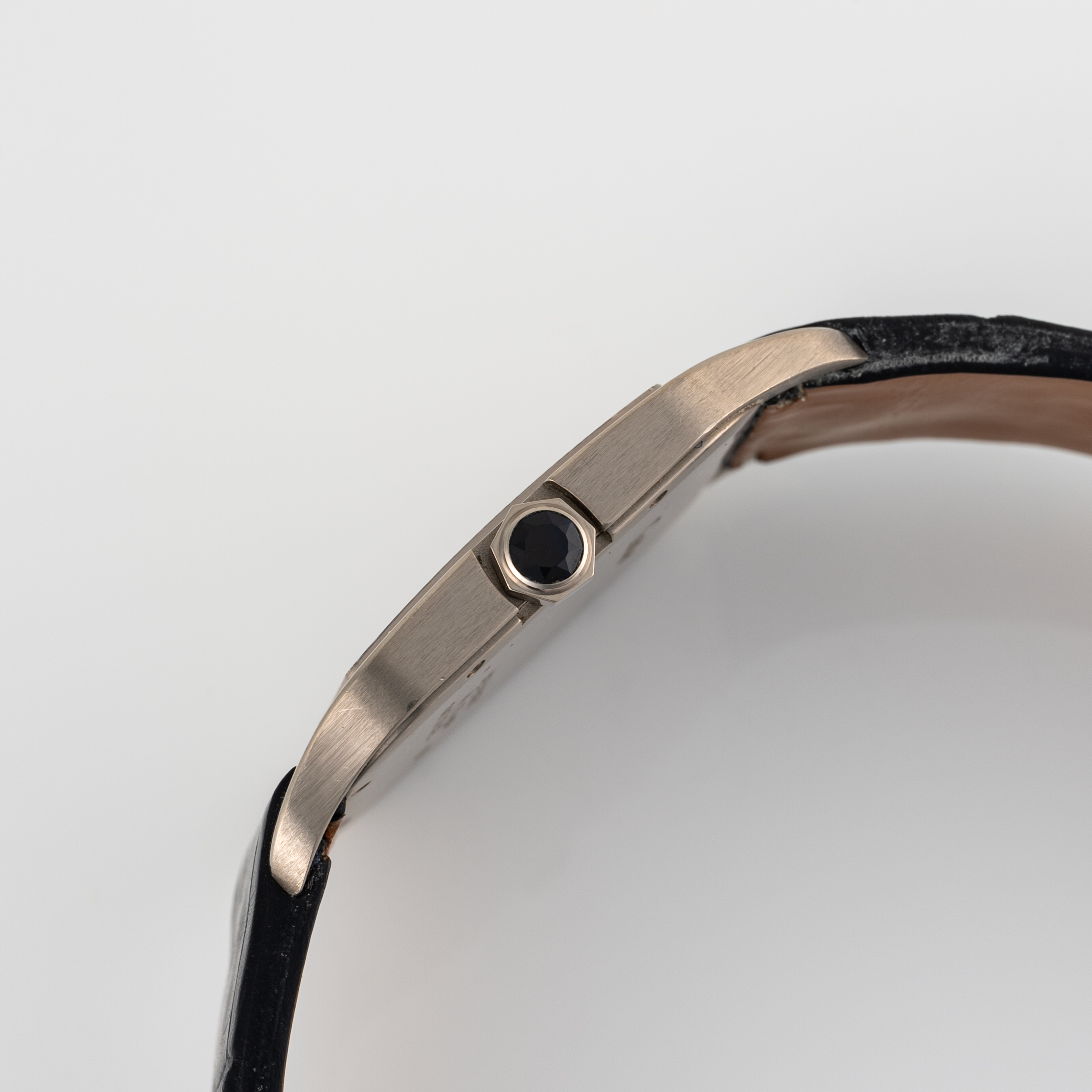 A GENTLEMAN'S SIZE 18K WHITE GOLD CARTIER SANTOS DUMONT WRIST WATCH CIRCA 2000s, REF. 2651 Movement: - Image 6 of 8