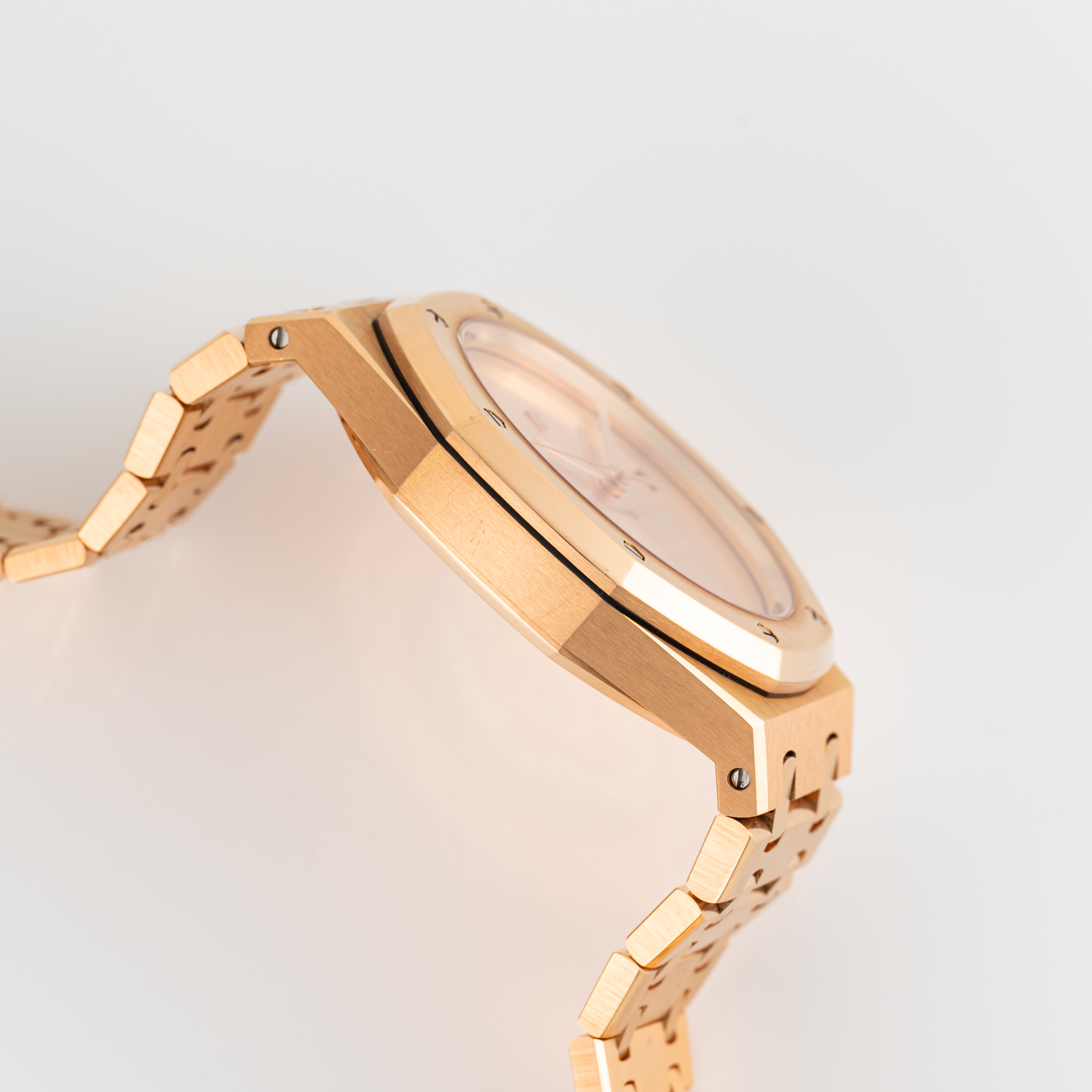 A VERY RARE GENTLEMAN'S SIZE 18K ROSE GOLD AUDEMARS PIGUET ROYAL OAK JUMBO BRACELET WATCH DATED - Image 8 of 10