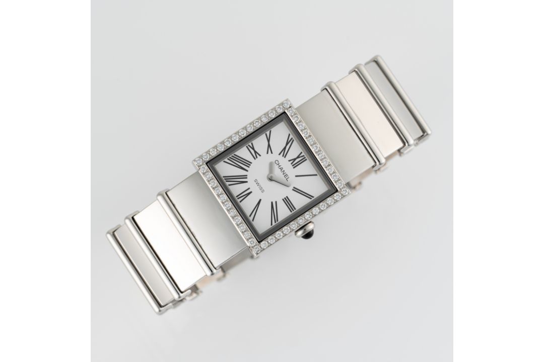 A LADY'S STAINLESS STEEL & DIAMOND CHANEL MATELASSE BRACELET WATCH CIRCA 2000s Movement: Quartz. - Image 4 of 8