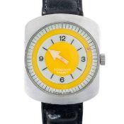 A GENTLEMAN'S SIZE STAINLESS STEEL LONGINES COMET YELLOW WRIST WATCH CIRCA 1970, REF. 8475 Movement: