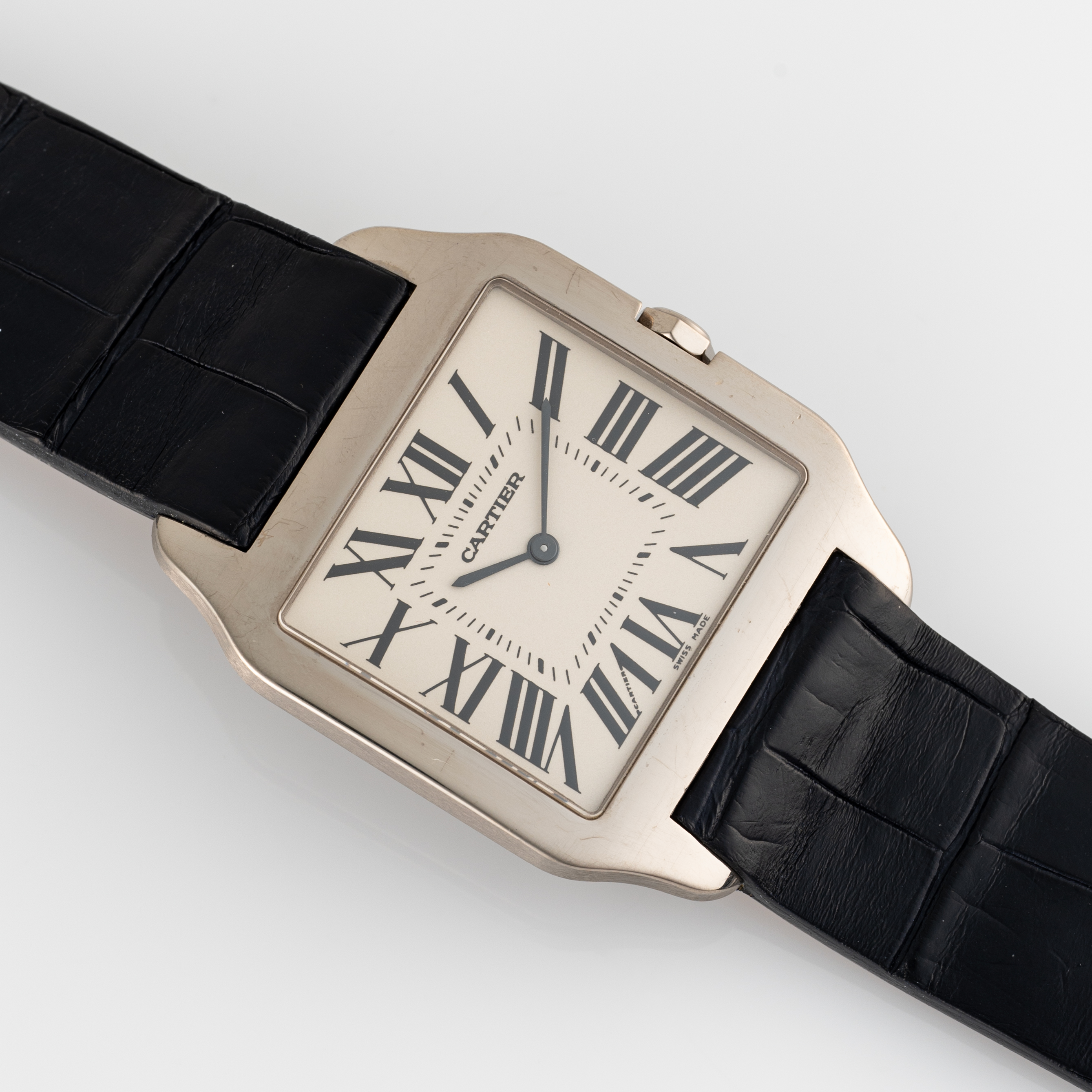 A GENTLEMAN'S SIZE 18K WHITE GOLD CARTIER SANTOS DUMONT WRIST WATCH CIRCA 2000s, REF. 2651 Movement: - Image 4 of 8