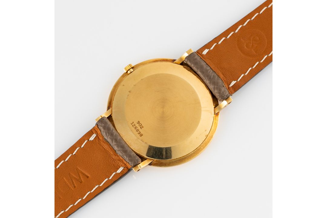 A GENTLEMAN'S SIZE 18K SOLID GOLD PIAGET ALTIPLANO ULTRA THIN WRIST WATCH CIRCA 1980, REF. 902 - Image 7 of 7