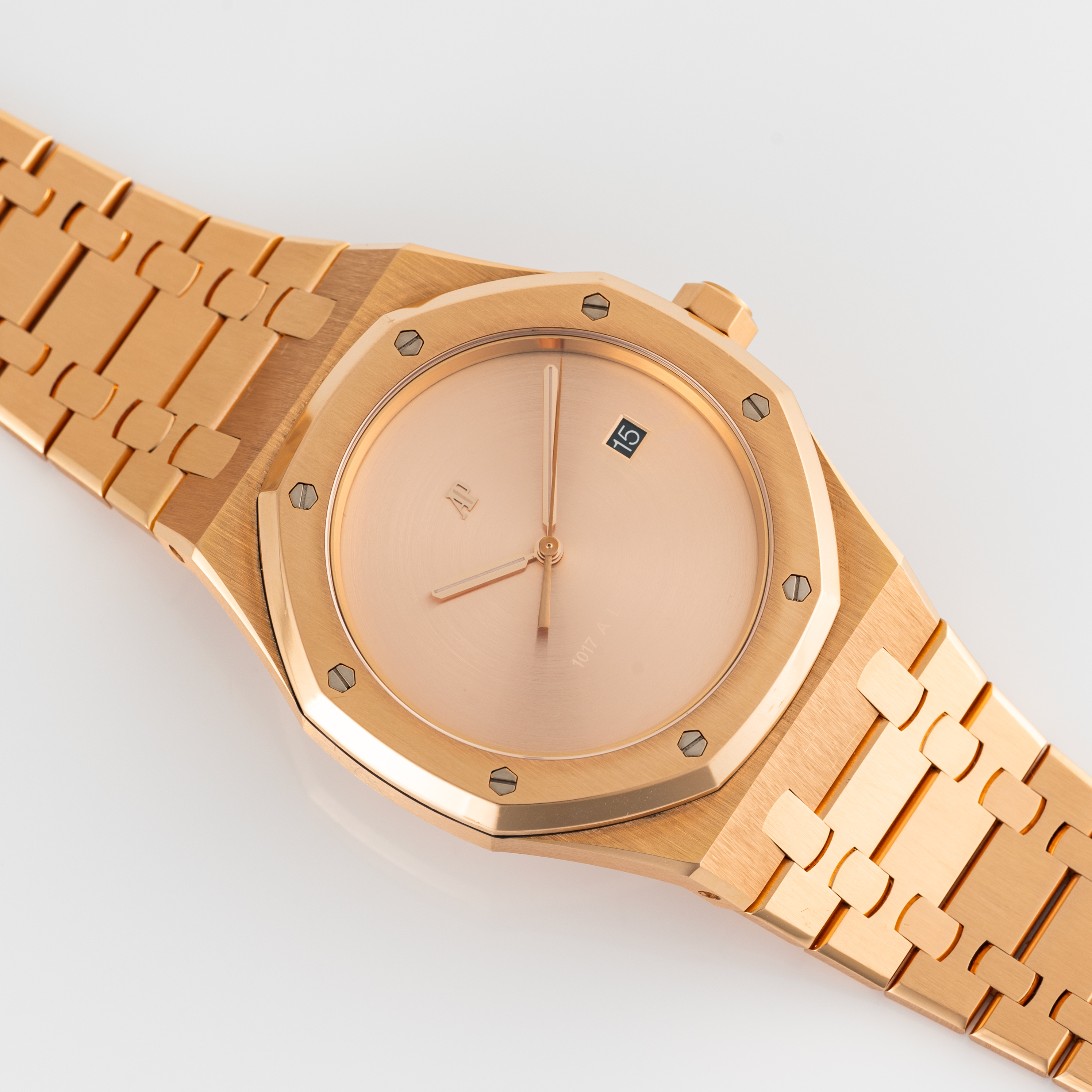 A VERY RARE GENTLEMAN'S SIZE 18K ROSE GOLD AUDEMARS PIGUET ROYAL OAK JUMBO BRACELET WATCH DATED - Image 5 of 10