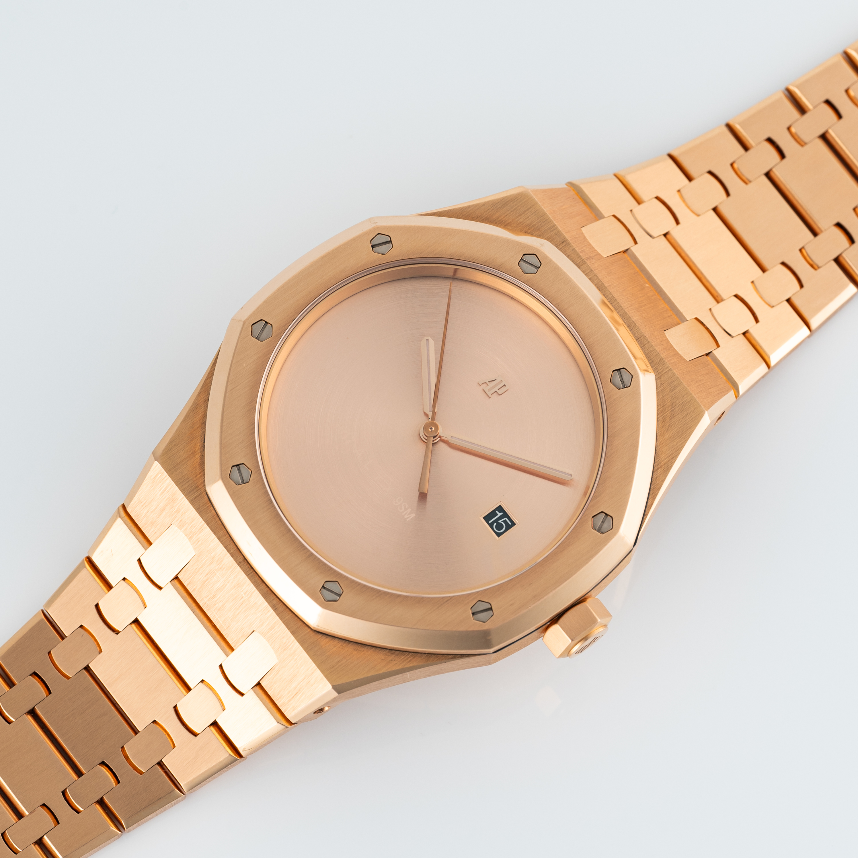 A VERY RARE GENTLEMAN'S SIZE 18K ROSE GOLD AUDEMARS PIGUET ROYAL OAK JUMBO BRACELET WATCH DATED - Image 6 of 10