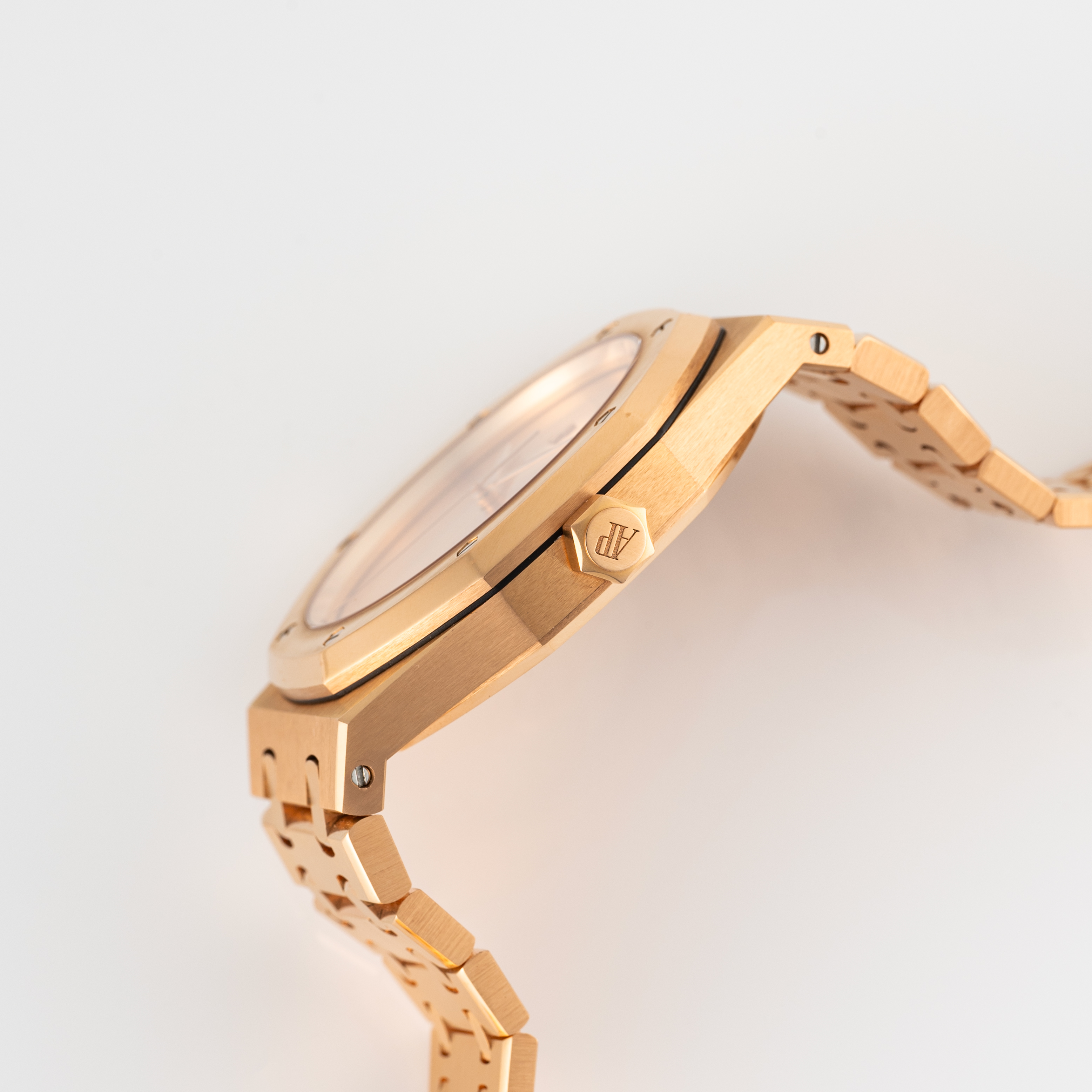 A VERY RARE GENTLEMAN'S SIZE 18K ROSE GOLD AUDEMARS PIGUET ROYAL OAK JUMBO BRACELET WATCH DATED - Image 7 of 10