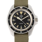 A GENTLEMAN'S STAINLESS STEEL BRITISH MILITARY CWC AUTOMATIC WRIST WATCH DATED 2002 Movement: 25J,