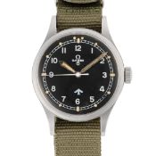 A GENTLEMAN'S STAINLESS STEEL BRITISH MILITARY OMEGA RAF PILOTS WRIST WATCH DATED 1953, REF. 2777-