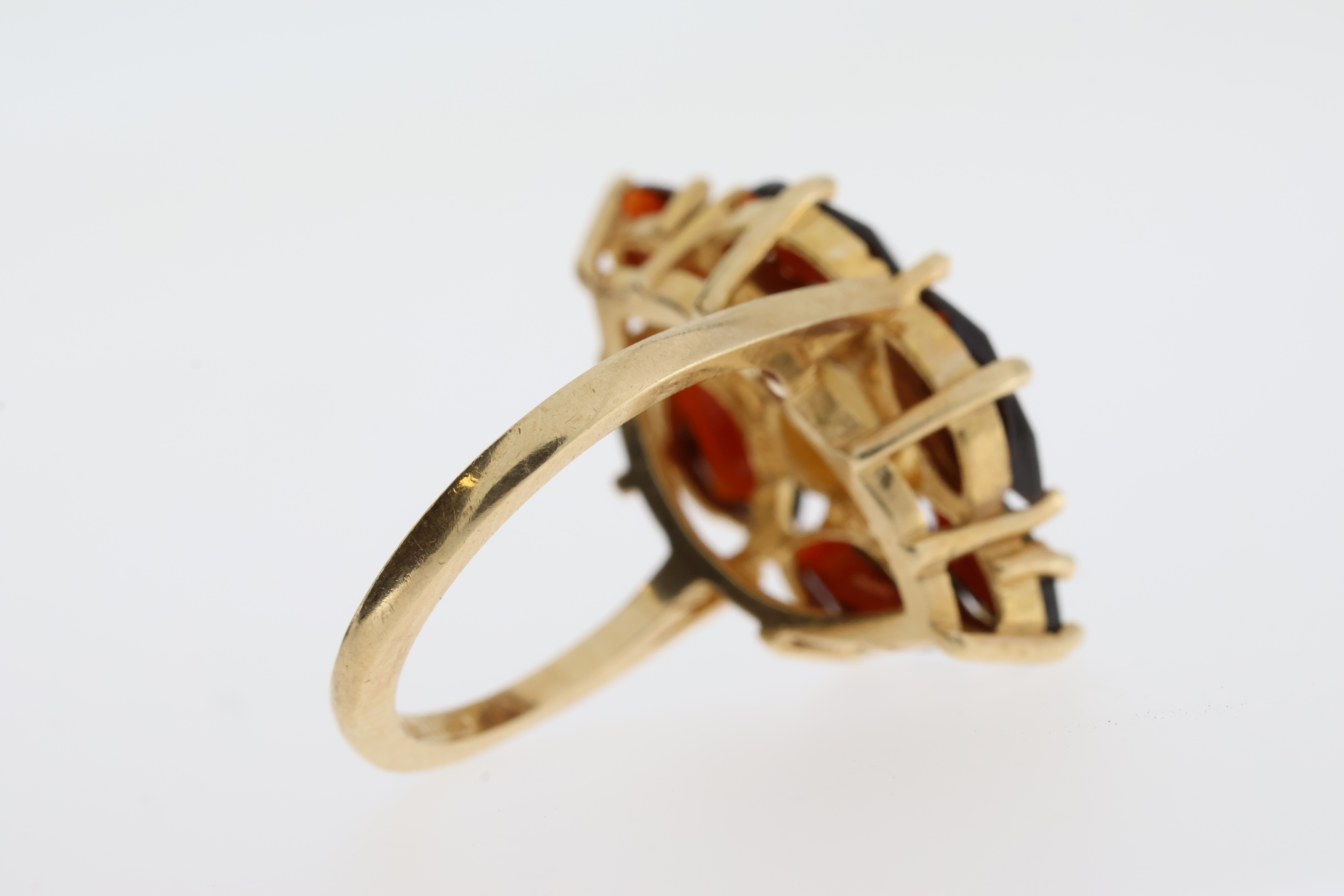 Fine 14ct Gold Garnet and Cultured Pearl RingFully hallmarked for 14ct Gold set with Marquis - Image 9 of 10