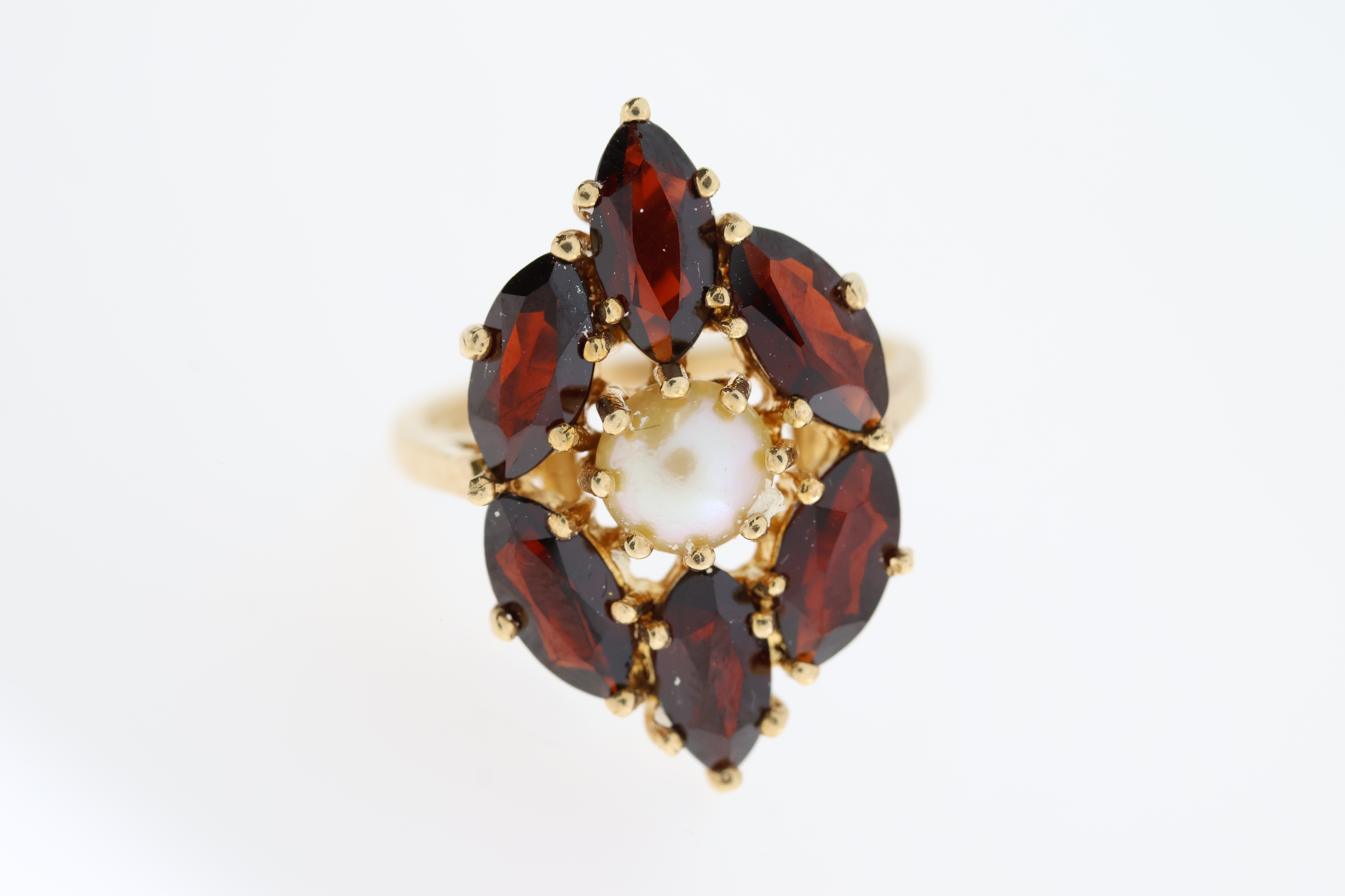 Fine 14ct Gold Garnet and Cultured Pearl RingFully hallmarked for 14ct Gold set with Marquis - Image 3 of 10