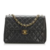 Chanel Jumbo Classic Lambskin Single Flap This shoulder bag features a quilted lambskin body,