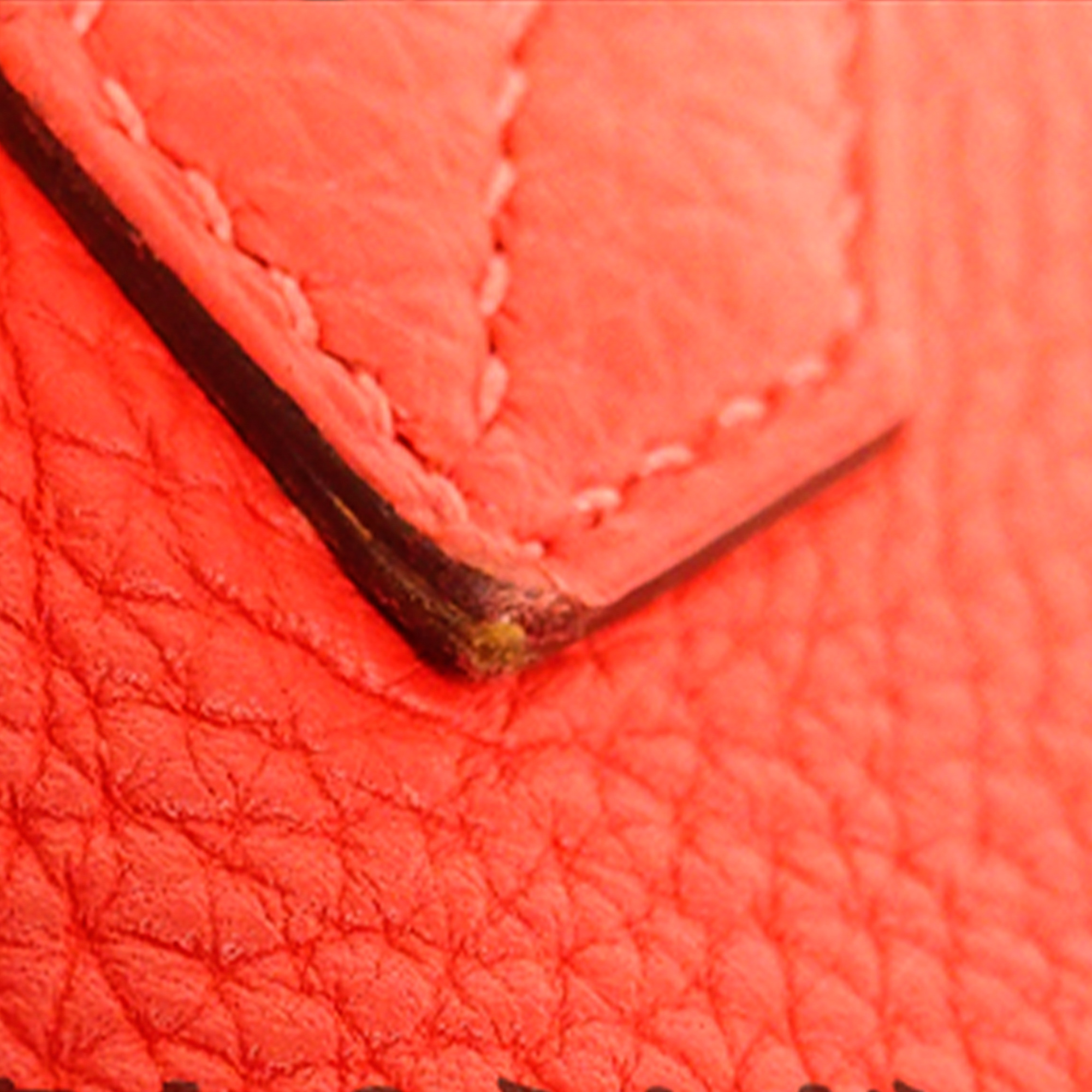 Hermes Togo Birkin 30 The Birkin features a leather body, rolled leather handles, and a turnlock - Image 14 of 16
