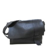 Hermes Clemence Alfred 35 The Alfred 35 features a clemence leather body, an adjustable flat leather