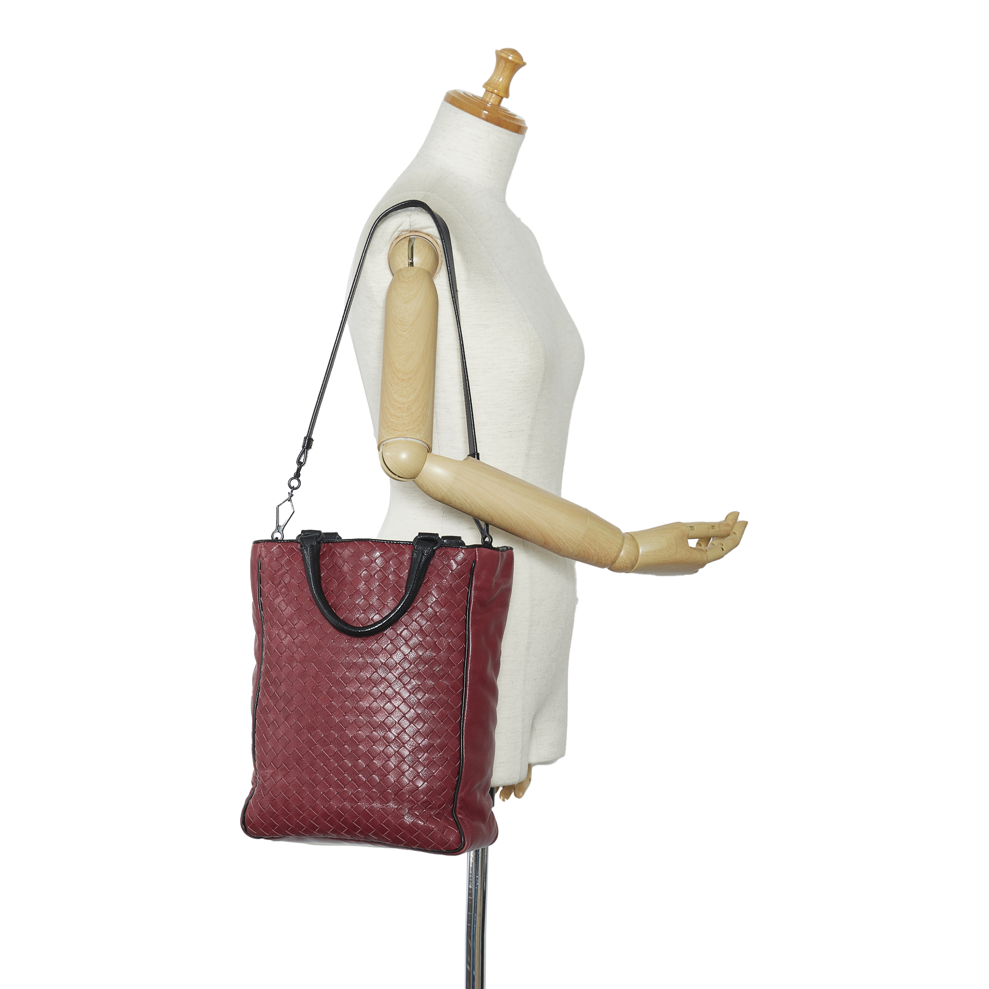 Bottega Veneta Intrecciato Satchel This satchel features a woven leather body, rolled leather - Image 11 of 11