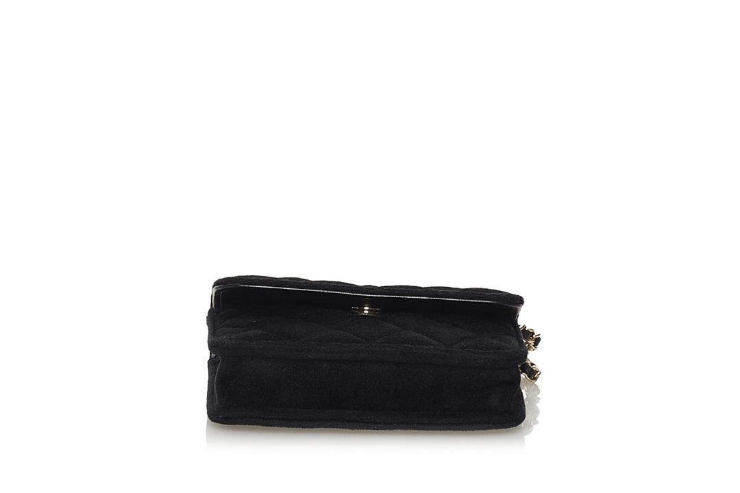 Chanel Matelasse Velvet Pearl Crush Flap Bag The Mini Flap Bag features a quilted velvet body, a - Image 4 of 10