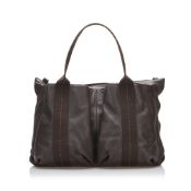Hermes Caravan Horizontal Tote Bag The Caravan features a leather body, flat canvas handles, a top