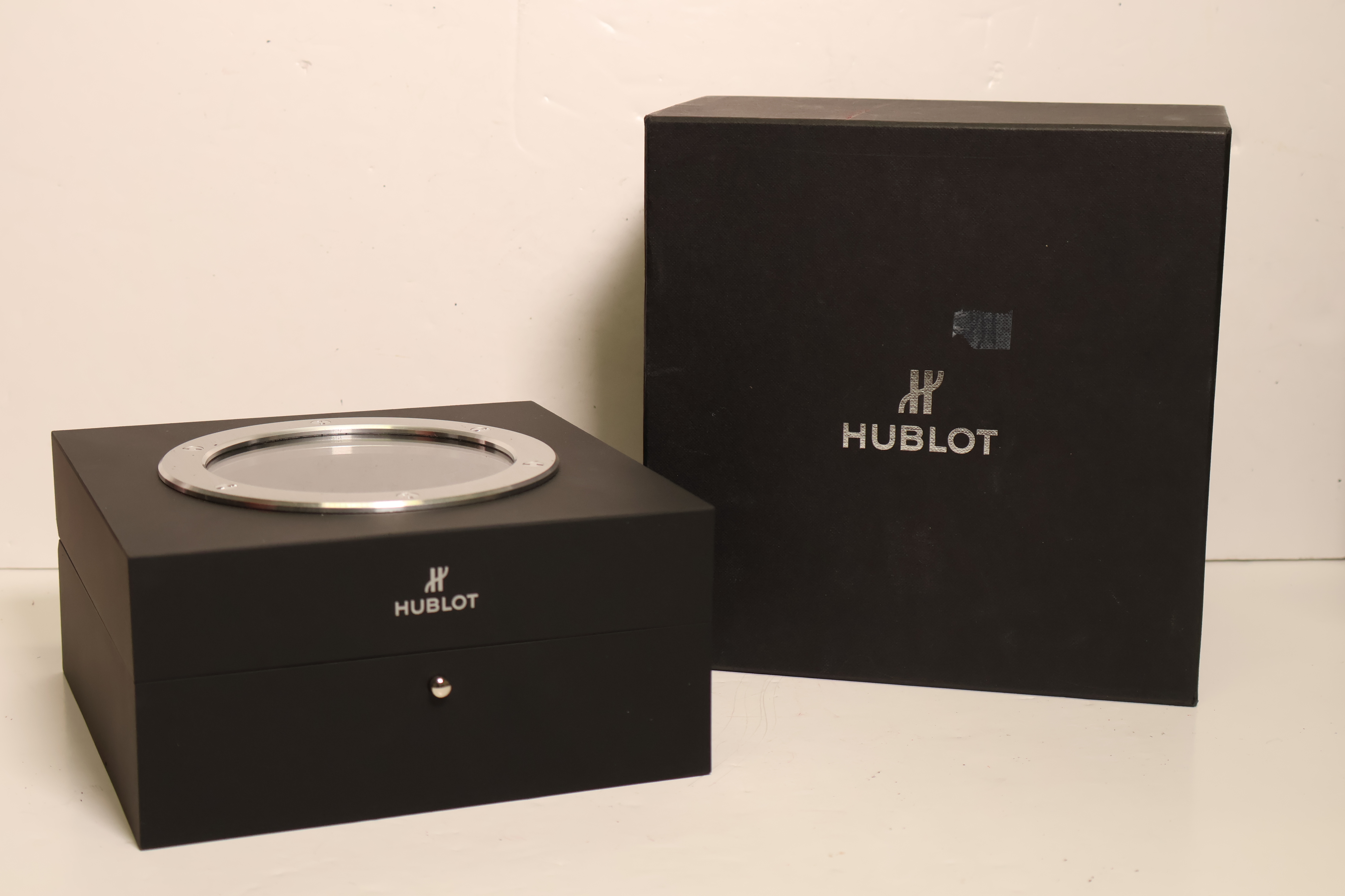 *To Be Sold Without Reserve* Hublot 2x Inner and outer watch boxes, *sold as seen* - Image 2 of 3