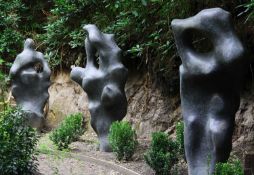 ▲ Lilly Henry (b.1956)