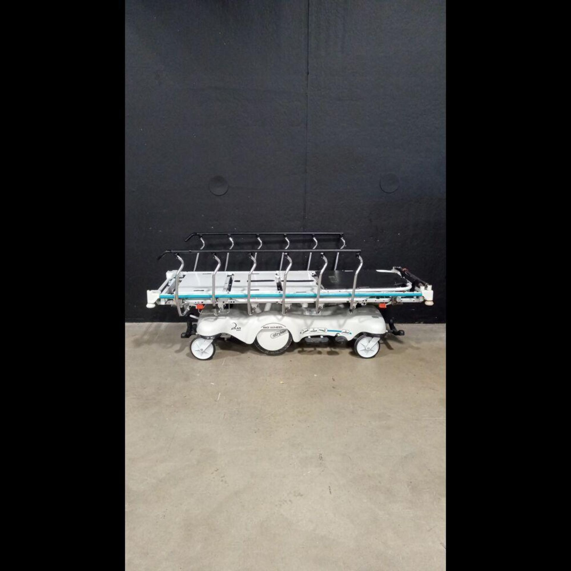 STRYKER ATLAS 660 BIG WHEEL STRETCHER - Image 2 of 4